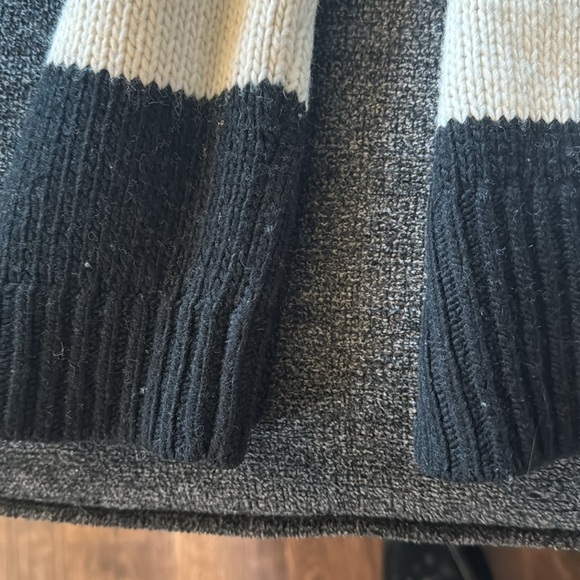 Banana Republic Black and white striped sweater - Picture 3 of 5